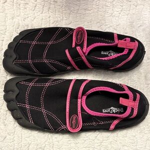 DeckPaws Five-Toe Water Shoes -Size 10